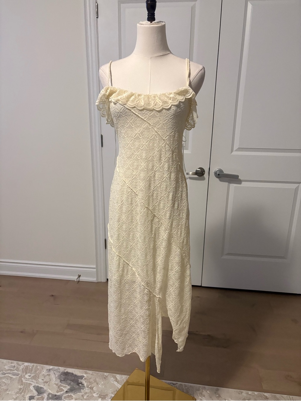 Cream Lace High-Low Slip Dress with Ruffle Detail - Picture 2 of 6